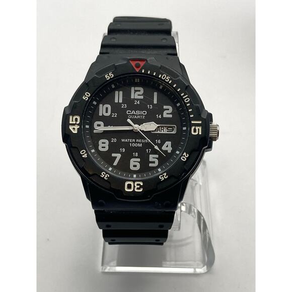 Casio Mens Watch 43mm Water Resistant 100m Day Month Adjustable Band - Picture 1 of 8